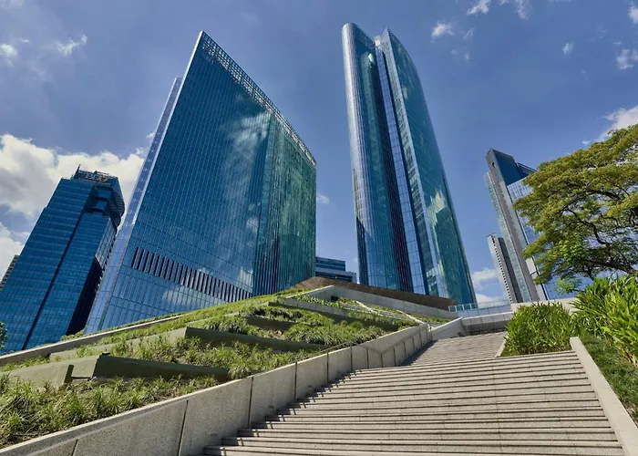 Mandarin Oriental Makati, Hotel 5*